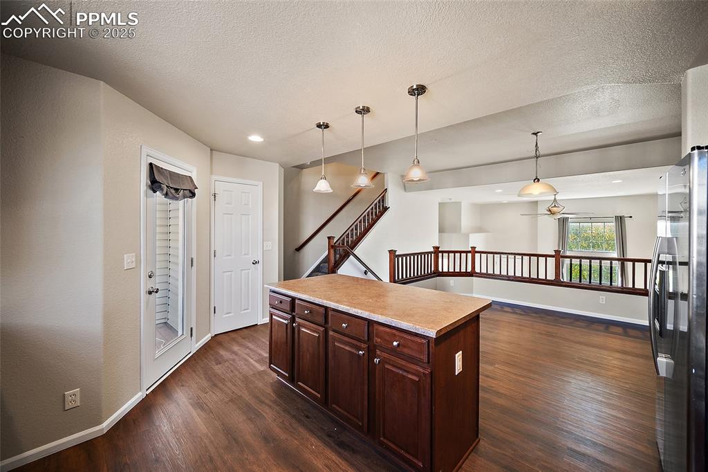 Image 20 of 50: Breakfast bar! Love the open floor plan. 