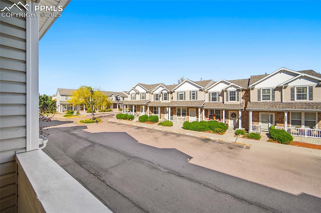 Image 22 of 50: Balcony