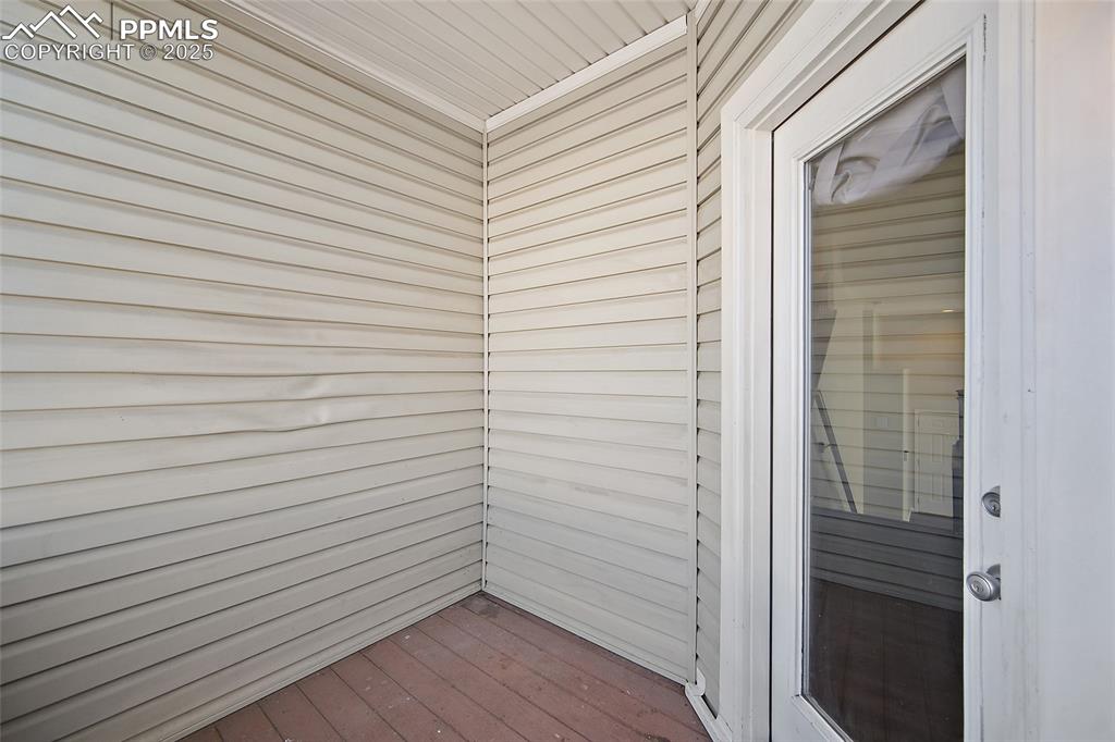 Image 23 of 50: Balcony