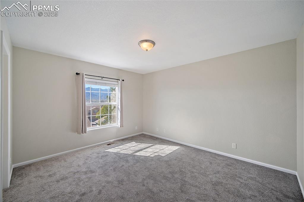 Image 25 of 50: Bedroom