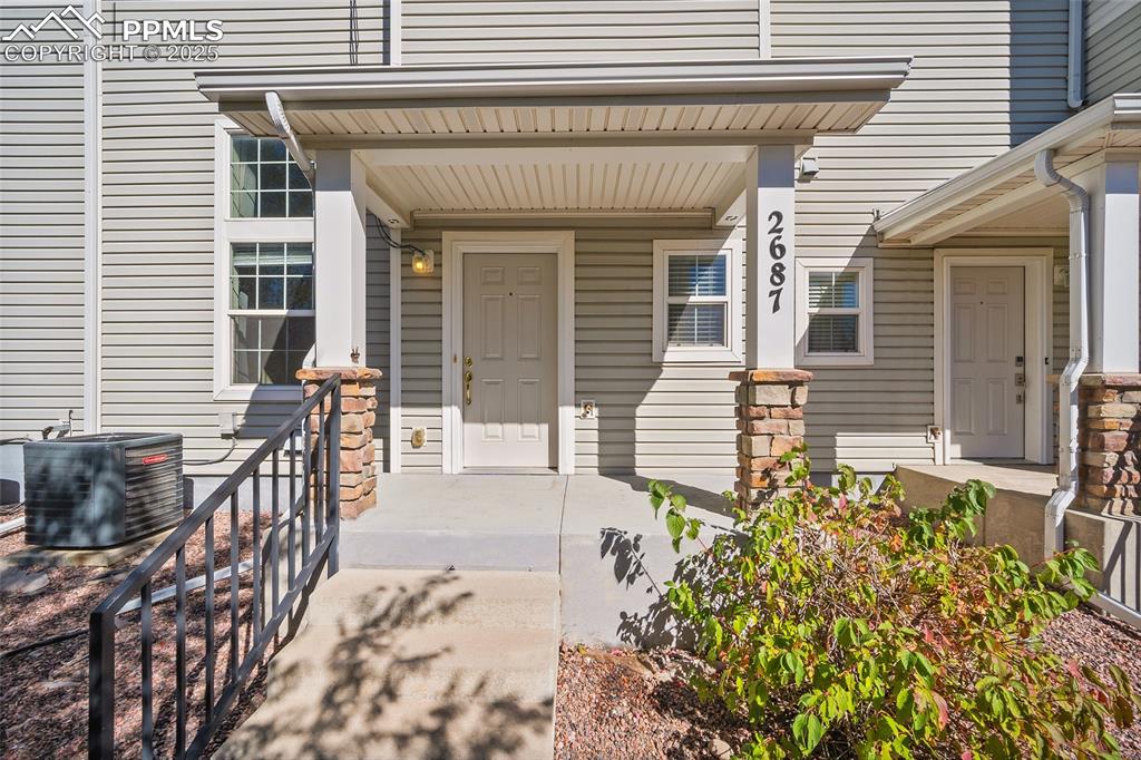 Image 3 of 50: Entry