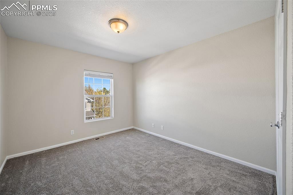 Image 37 of 50: Bedroom