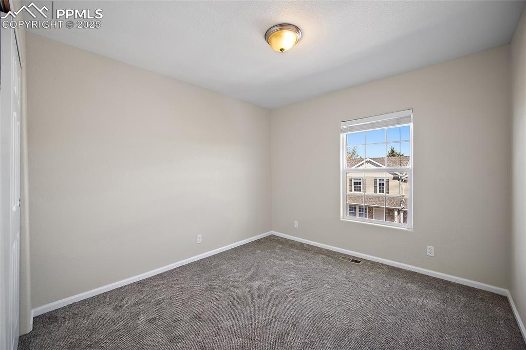 Image 39 of 50: Bedroom