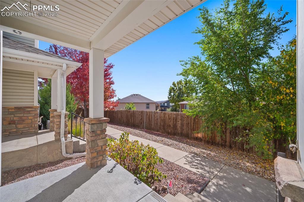 Image 4 of 50: Entry