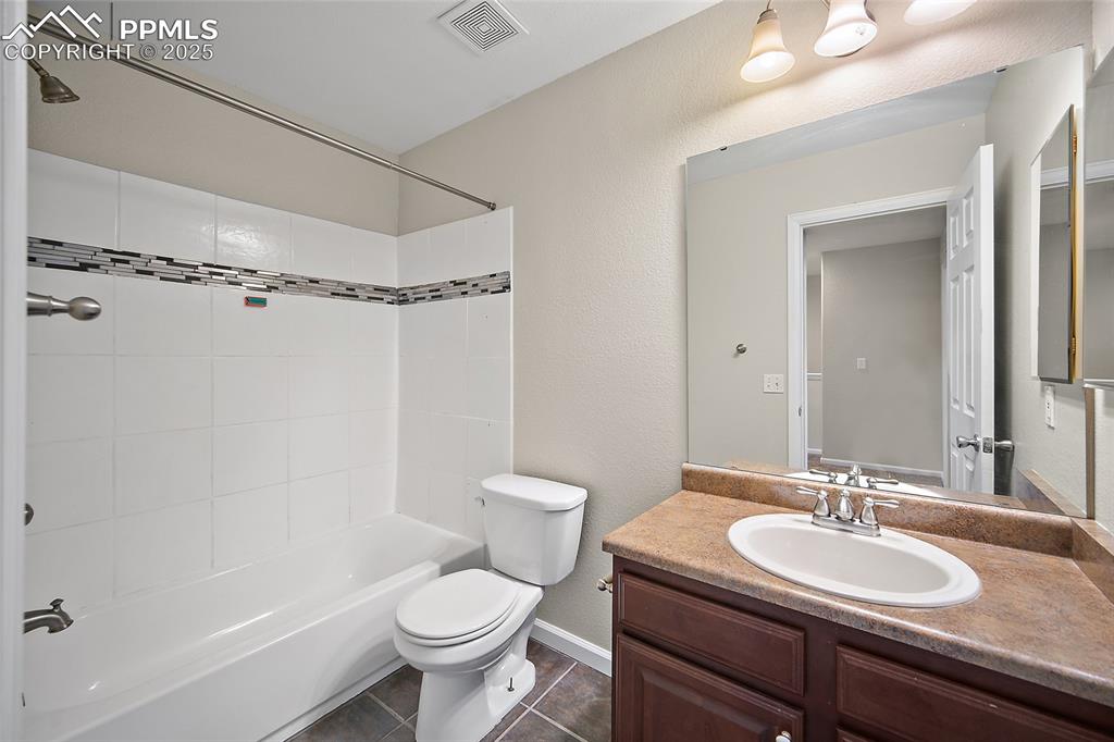 Image 40 of 50: Upper level bath for the 2 other bedrooms. 