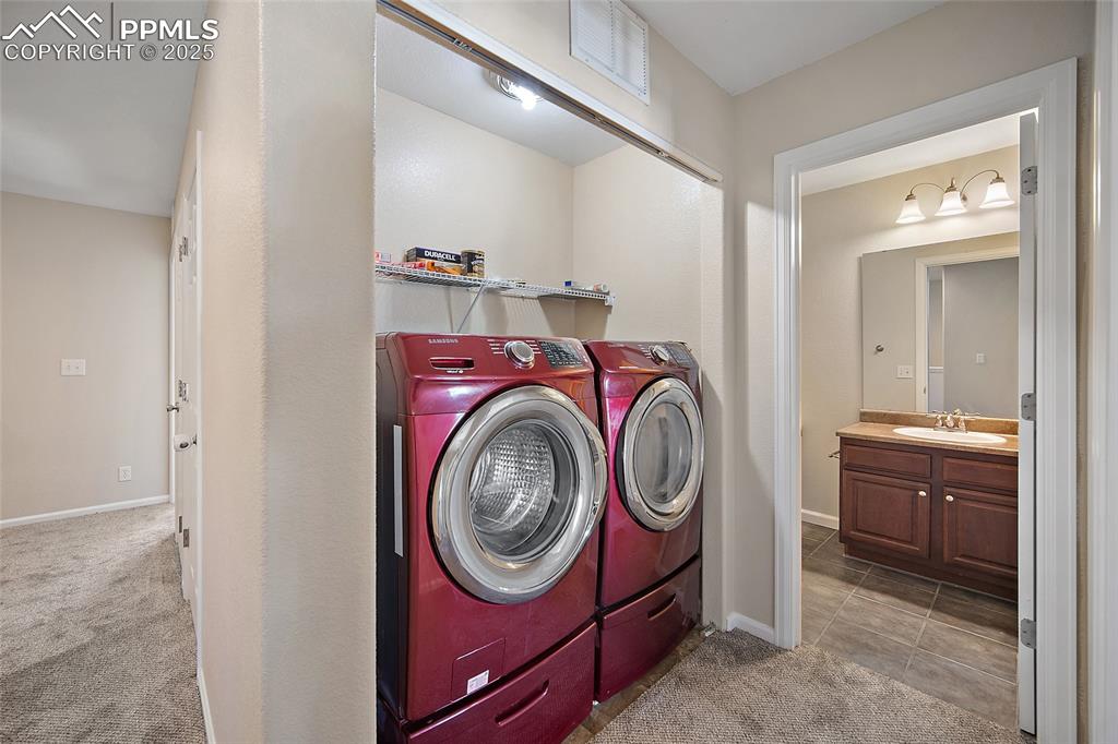 Image 41 of 50: Laundry