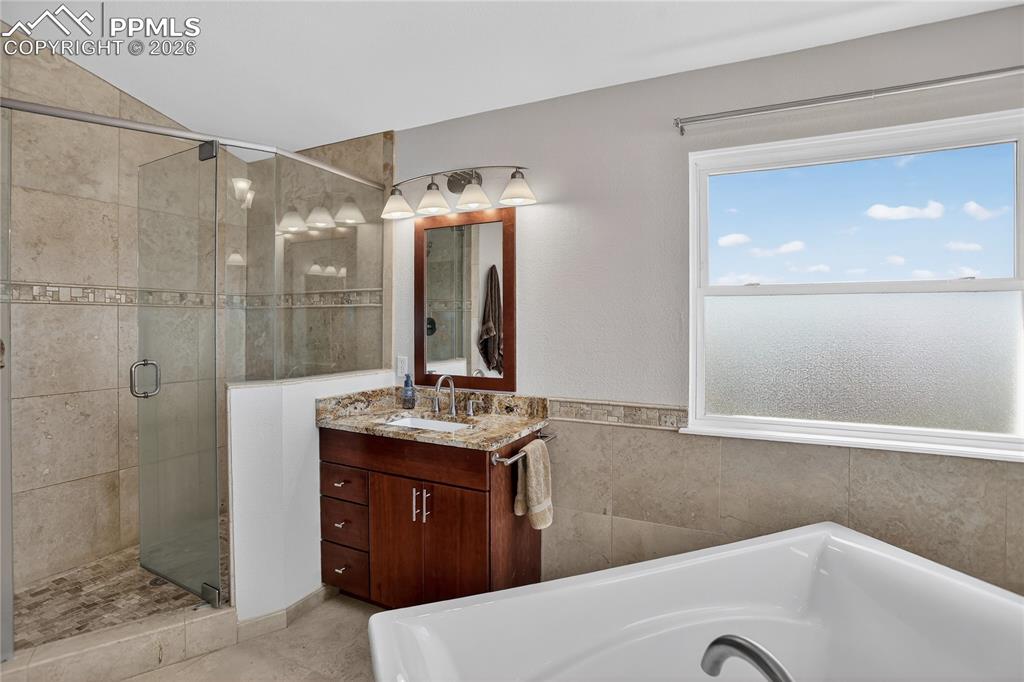 Image 18 of 30: Dual vanities, walk-in shower, & soaking tub