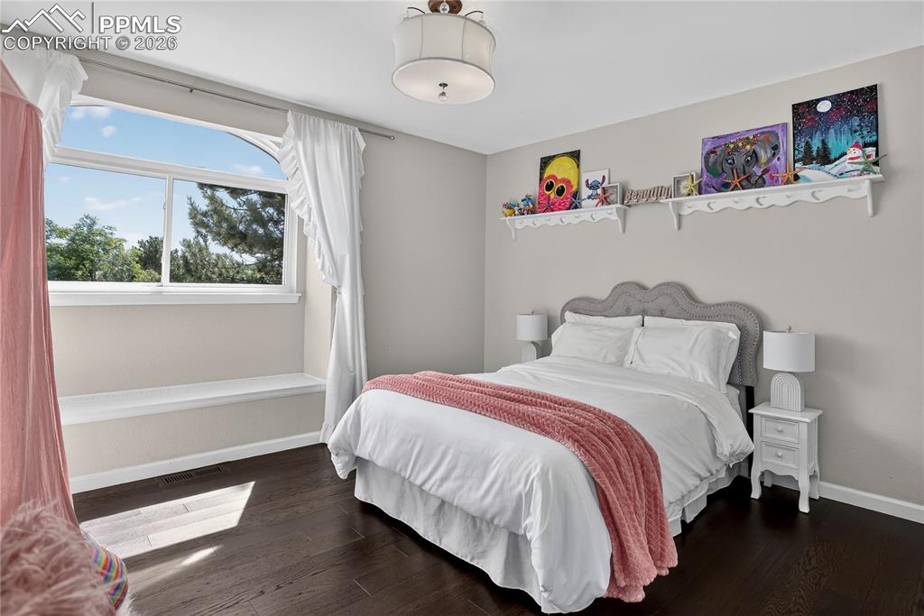 Image 21 of 30: Bedroom 5 - upper level