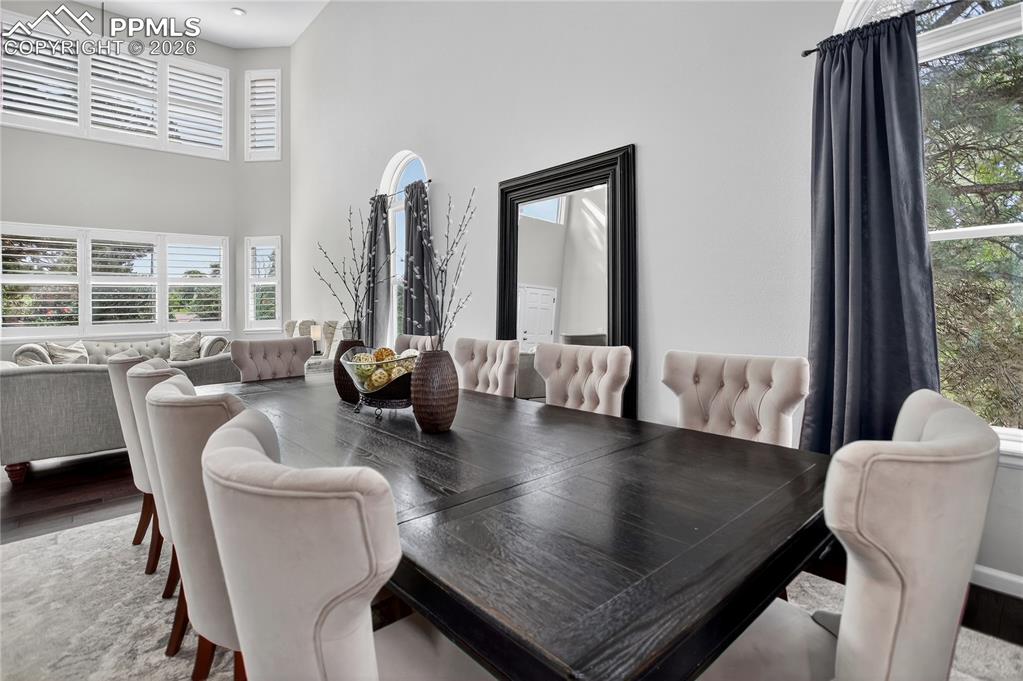 Image 5 of 30: Spacious formal dining