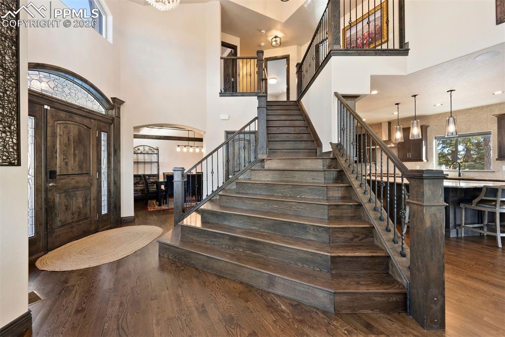 Image 13 of 49: Entry