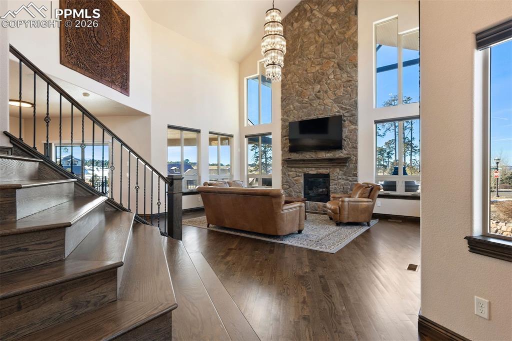 Image 14 of 49: Living Room