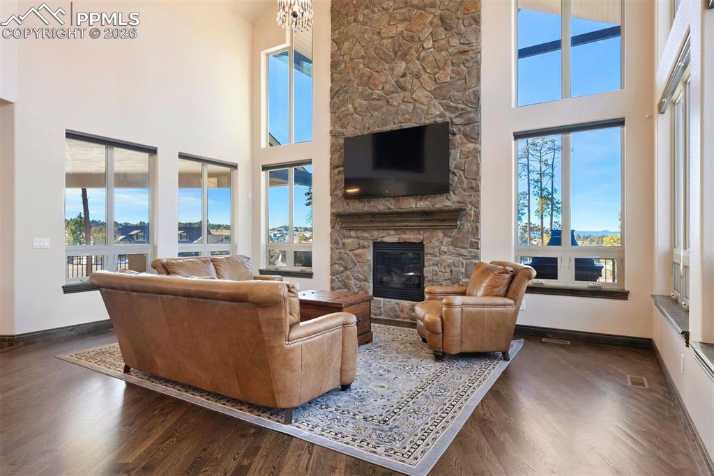 Image 16 of 49: Living Room