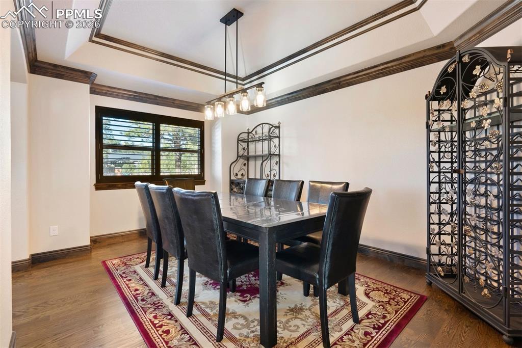 Image 18 of 49: Dining Area