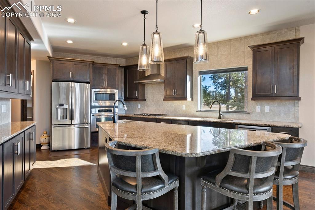 Image 21 of 49: Kitchen