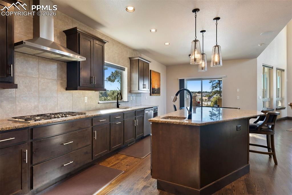 Image 24 of 49: Kitchen