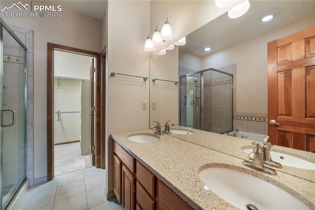Image 25 of 50: 5 piece bathroom, granite countertops and walk in closets