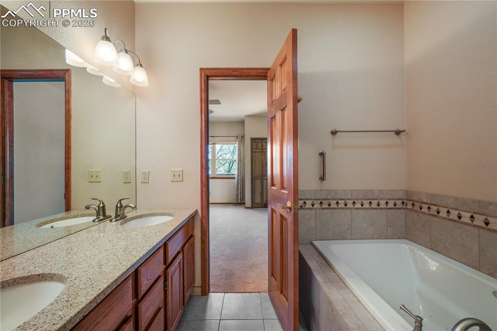 Image 26 of 50: 5 piece bathroom, granite countertops and walk in closets