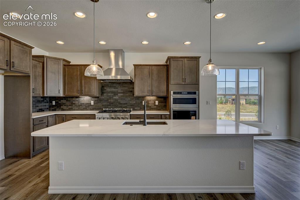 Image 16 of 35: Kitchen