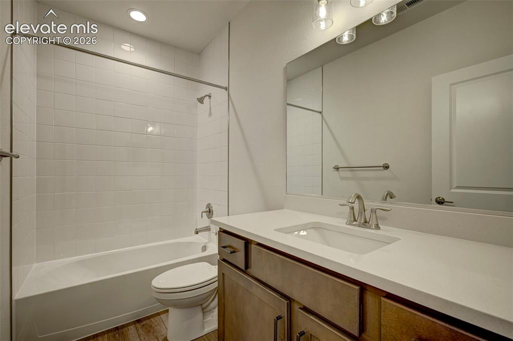 Image 30 of 35: Bathroom