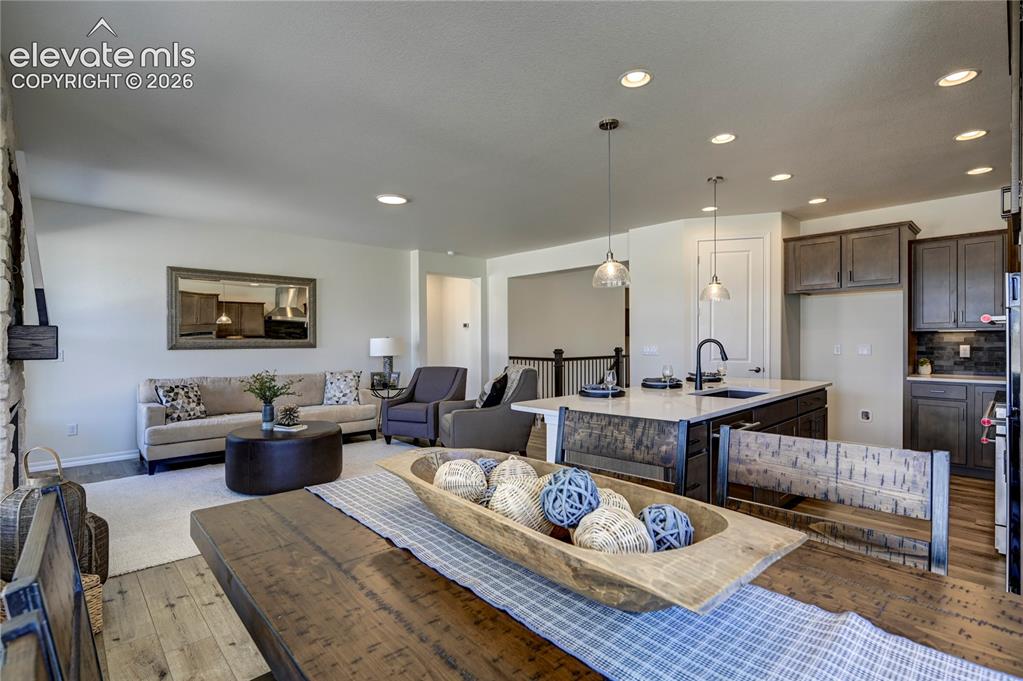 Image 7 of 35: Dining Area