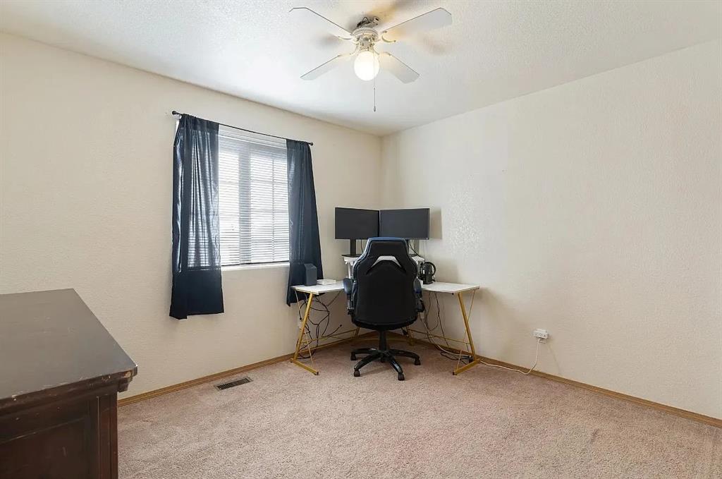 Image 10 of 13: Office