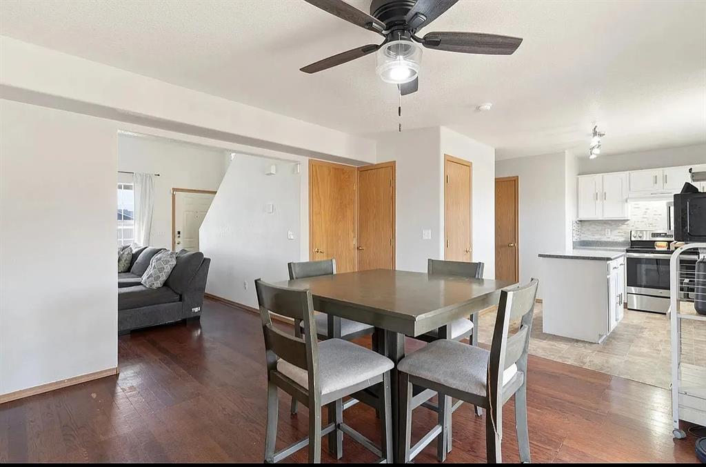Image 3 of 13: Dining Area