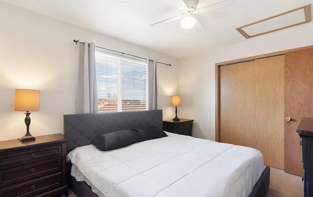 Image 7 of 13: Bedroom