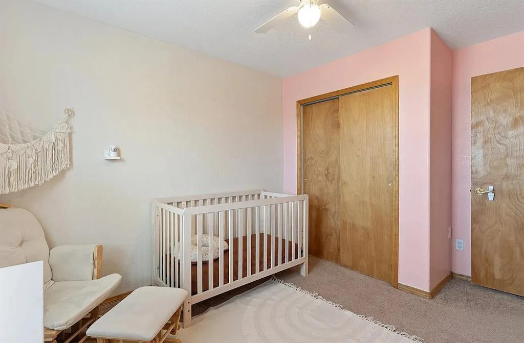 Image 9 of 13: Bedroom