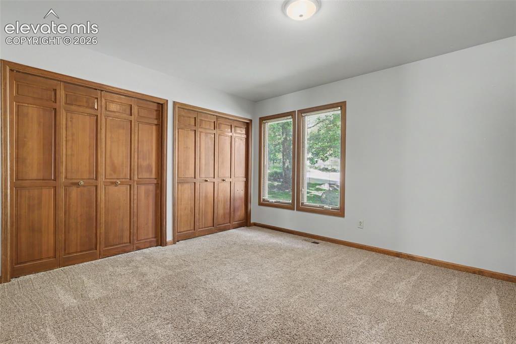 Image 19 of 28: Bedroom