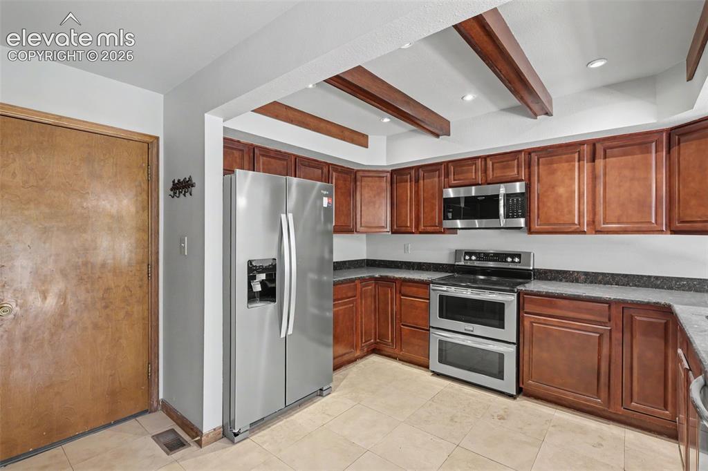 Image 4 of 28: Kitchen