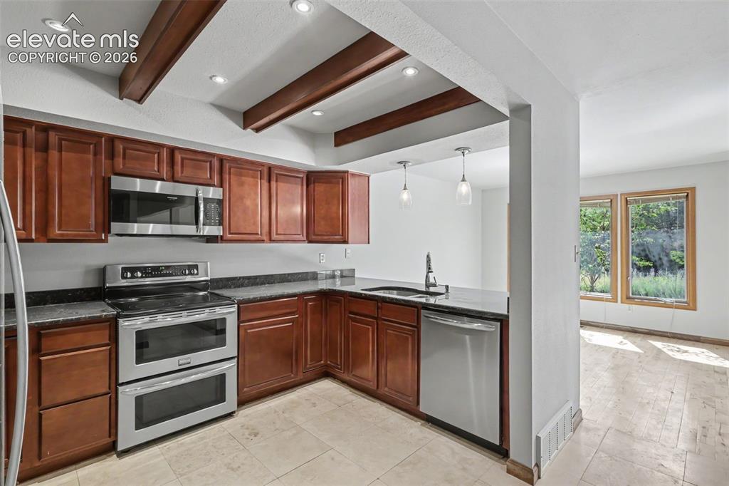 Image 5 of 28: Kitchen