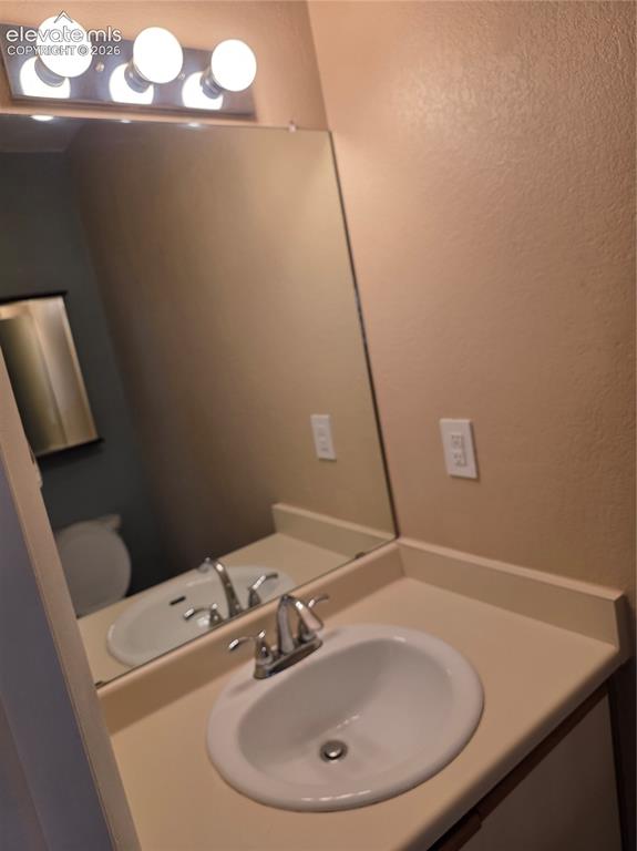 Image 10 of 19: Bathroom