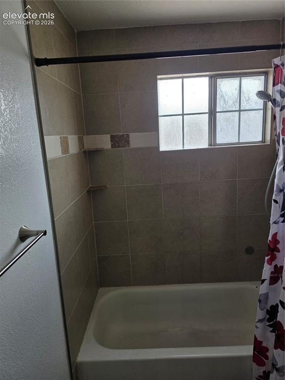 Image 12 of 19: Bathroom