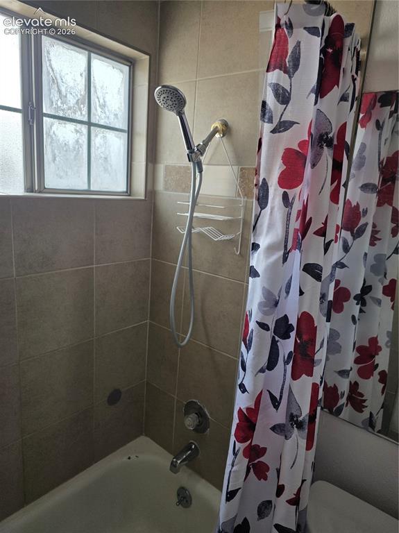 Image 13 of 19: Bathroom