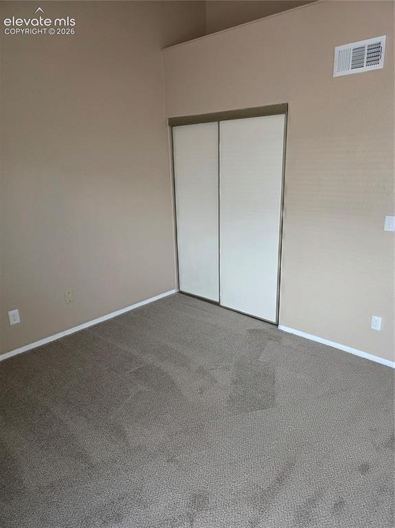 Image 16 of 19: Bedroom