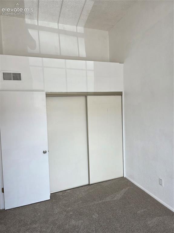 Image 18 of 19: Bedroom
