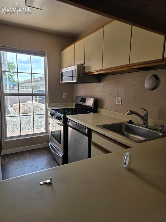 Image 5 of 19: Kitchen