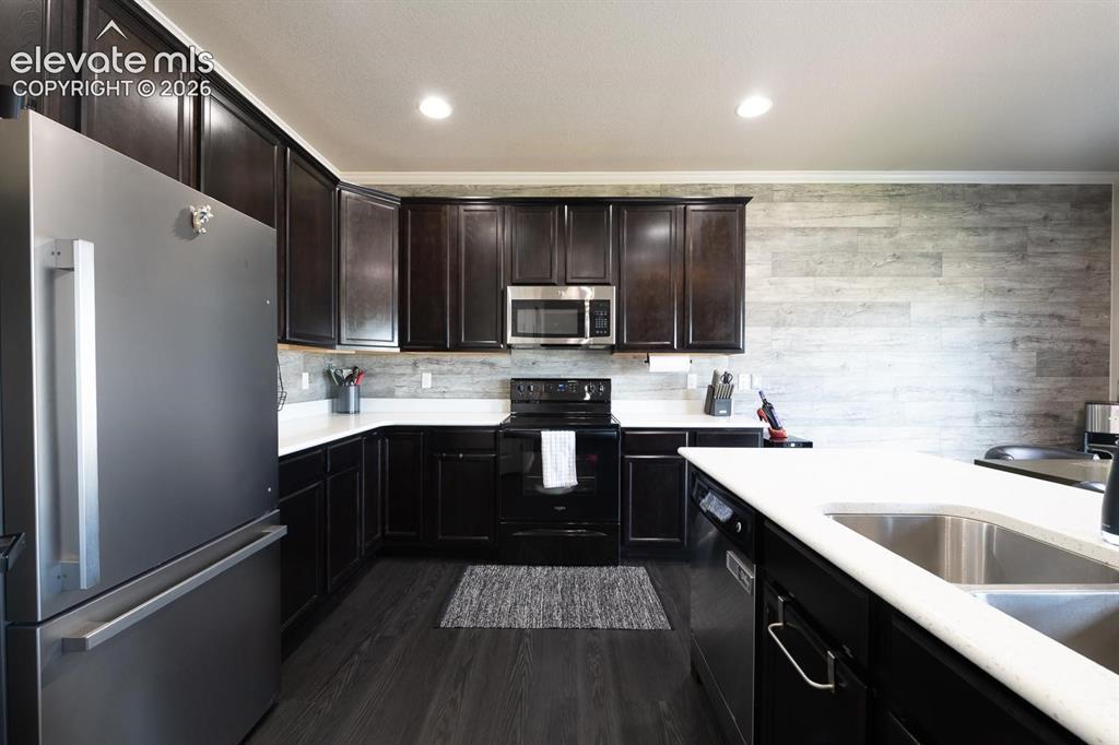 Image 13 of 39: Kitchen