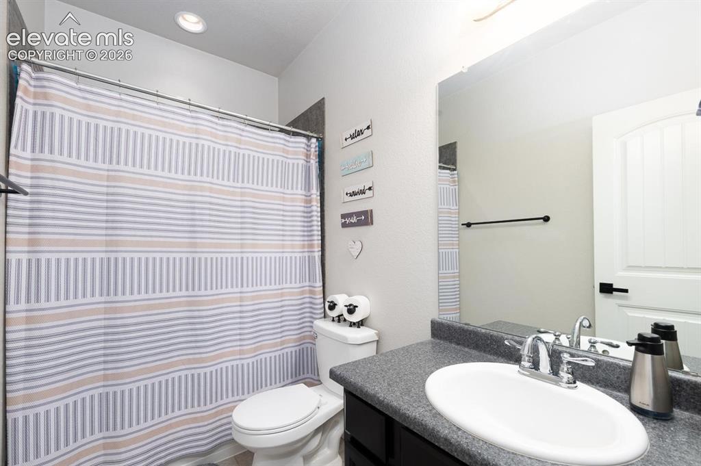 Image 7 of 39: Bathroom