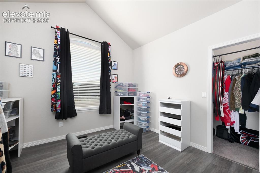 Image 9 of 39: Bedroom