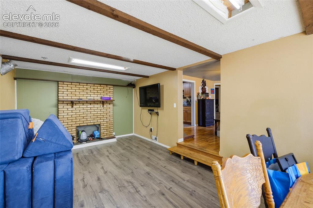 Image 11 of 38: Family Room