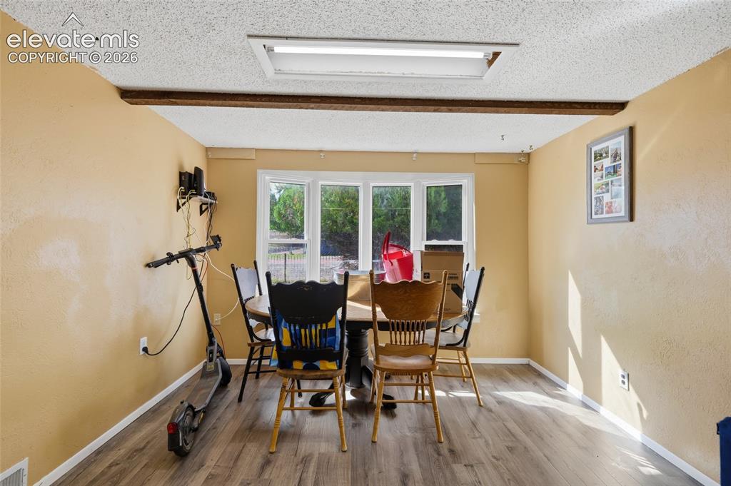 Image 12 of 38: Optional Dining Area