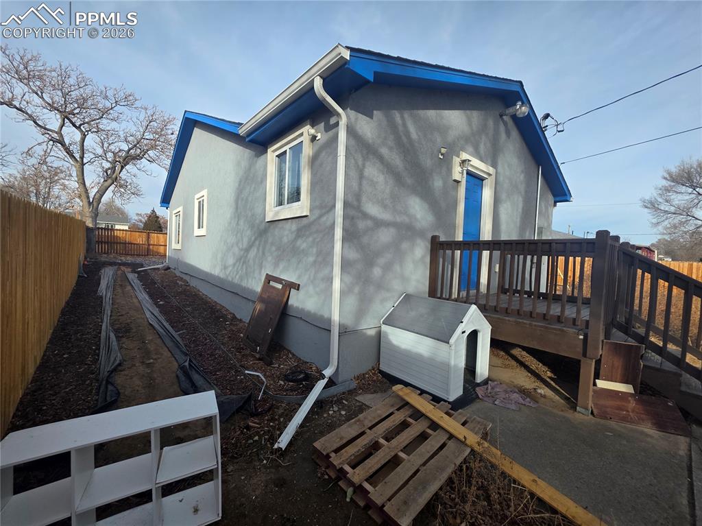 Image 4 of 16: Side of Structure