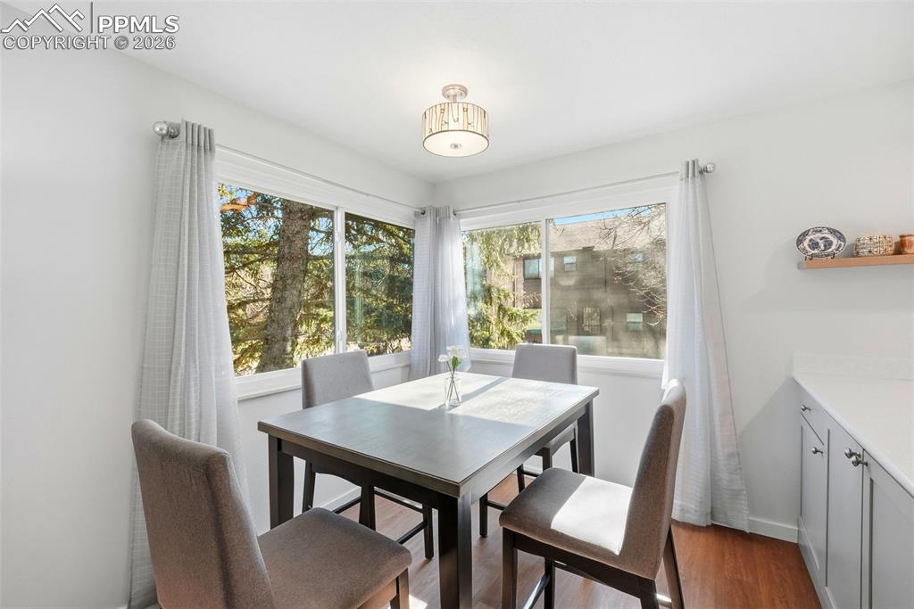 Image 13 of 43: Dining Area