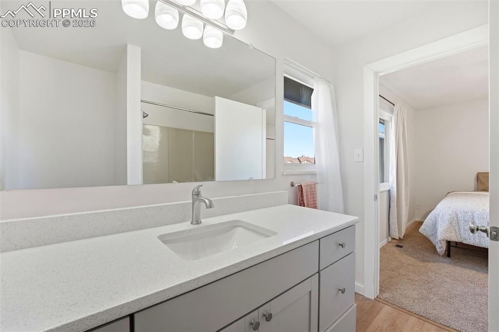 Image 22 of 43: Bathroom