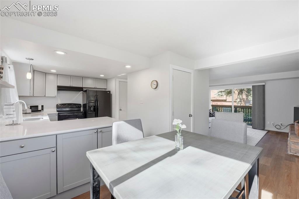 Image 9 of 43: Dining Area