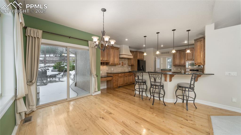 Image 10 of 45: Kitchen