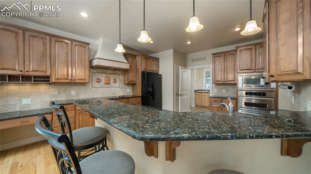 Image 12 of 45: Kitchen