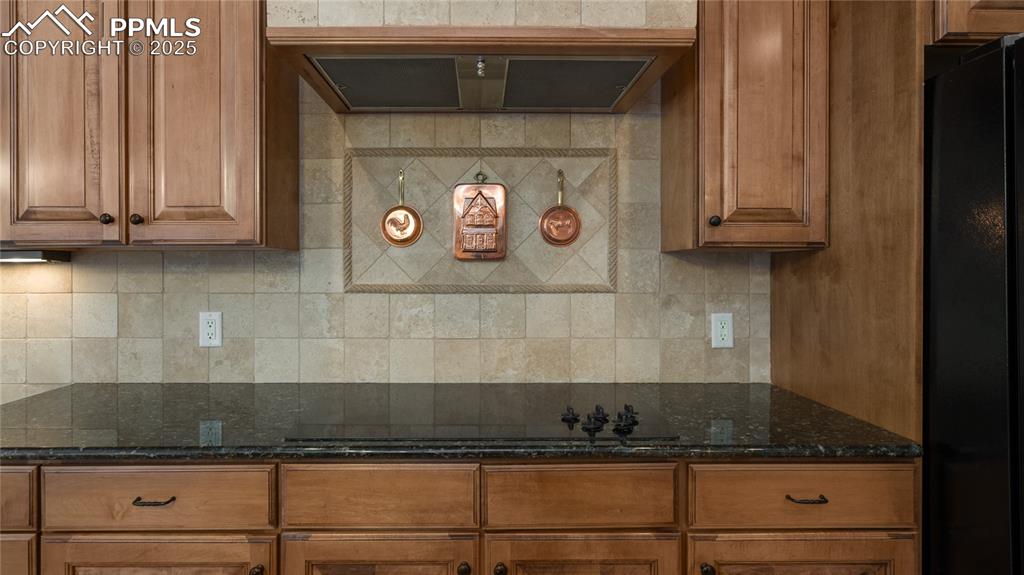 Image 13 of 45: Kitchen