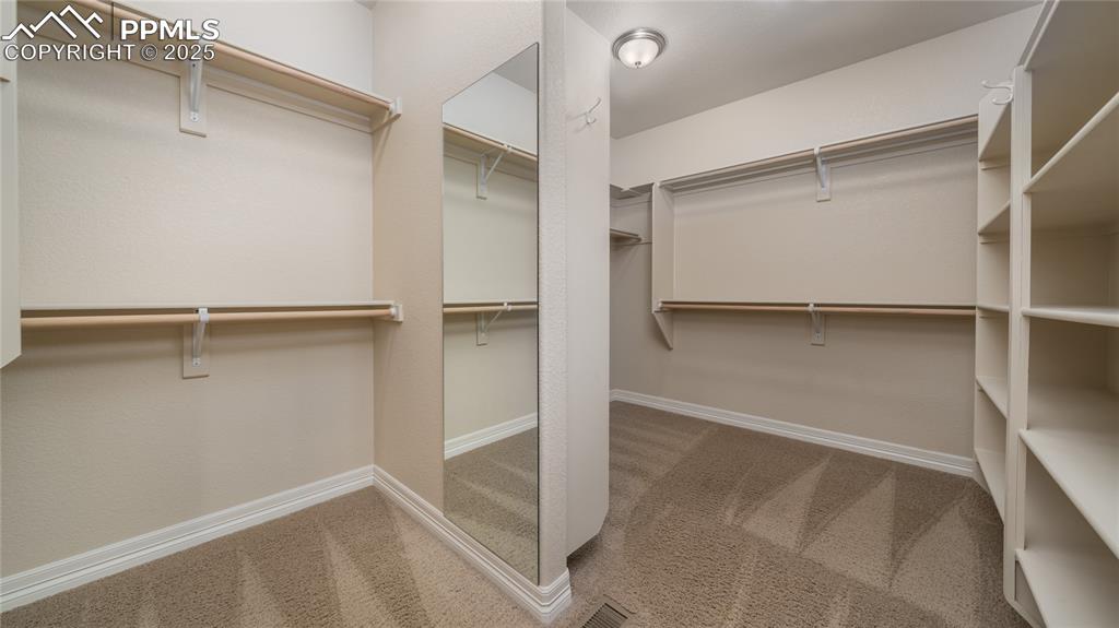 Image 18 of 45: Closet